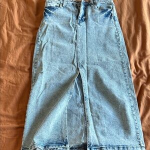 Celebrity Pink Light Wash Denim Midi Skirt | Frayed Hem | Size 3/26